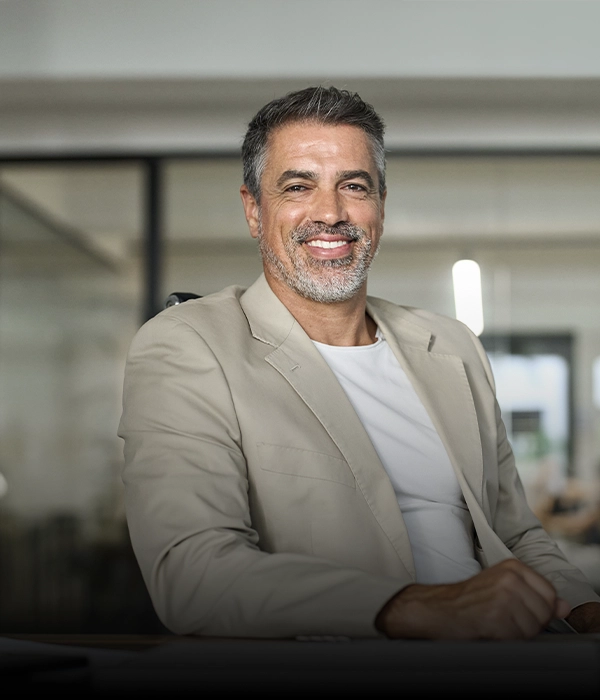 Equipo ejecutivo en reunión estratégica